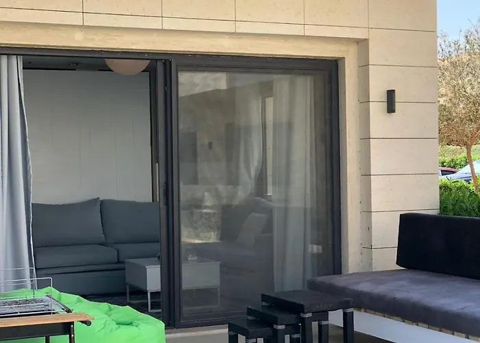 Appartamento G-cribs With Pool View And Access