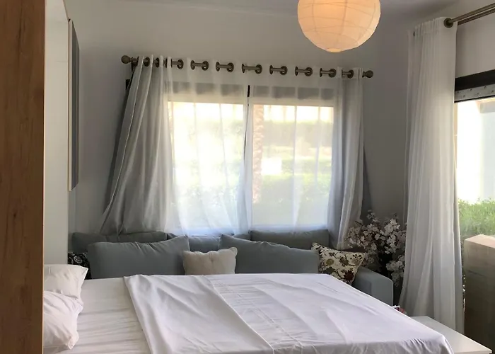 Appartamento G-cribs With Pool View And Access