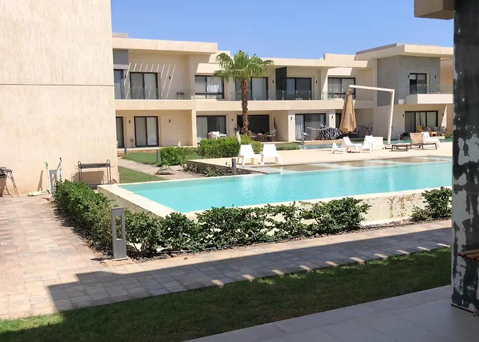 G-cribs With Pool View And Access El Gouna